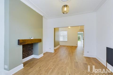 3 bedroom end of terrace house for sale, Southcoates Avenue, Hull