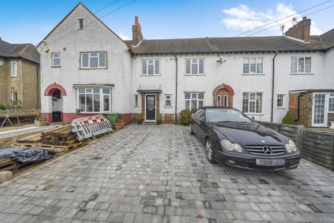 3 bedroom end of terrace house to rent, Priory Road, Chessington, KT9