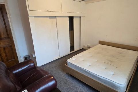 2 bedroom flat to rent, Whitchurch Road, Cardiff CF14