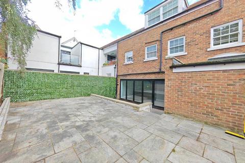 4 bedroom house to rent, Peach Street, Wokingham