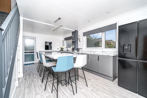 8 Abbeyview, Crossford, Dunfermline, KY12 8NX