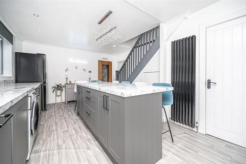 8 Abbeyview, Crossford, Dunfermline, KY12 8NX