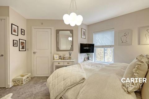 Flat 5, Kensington Court, 3 Hyde Close, Romford, RM1 4WE