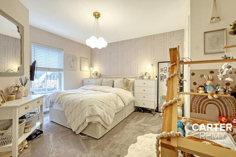 Flat 5, Kensington Court, 3 Hyde Close, Romford, RM1 4WE