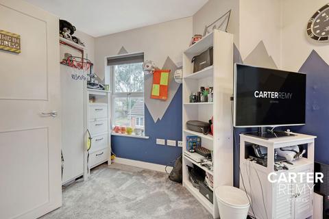 Flat 5, Kensington Court, 3 Hyde Close, Romford, RM1 4WE