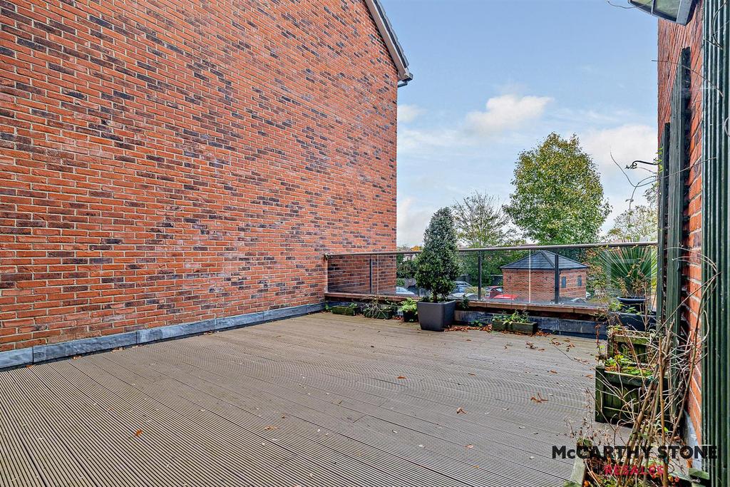 8626138-stills-exterior07(1)-800.jpg