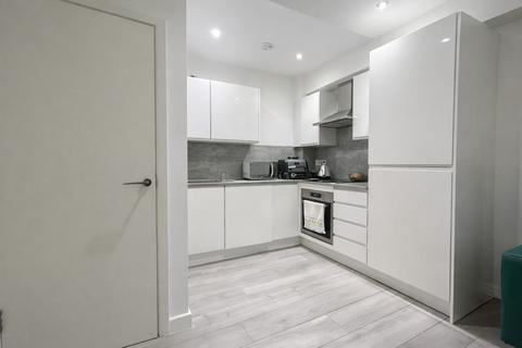 1 bedroom apartment to rent, 1 Bedroom Apartment To Let - HP13