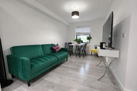 1 bedroom apartment to rent, 1 Bedroom Apartment To Let - HP13