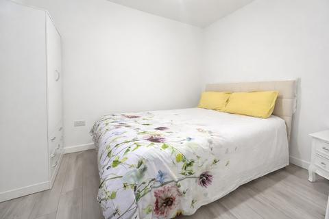 1 bedroom apartment to rent, 1 Bedroom Apartment To Let - HP13