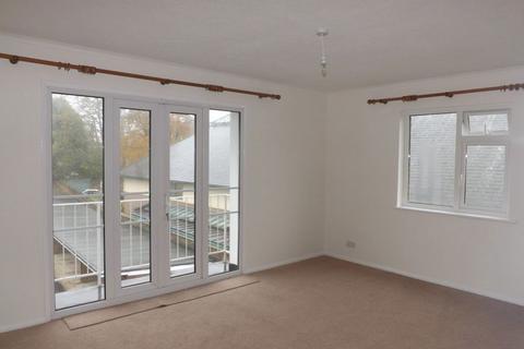 2 bedroom flat to rent, North Walls, Chichester