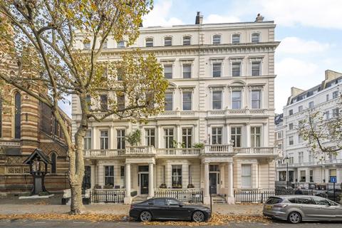 3 bedroom apartment to rent, Queen's Gate London SW7