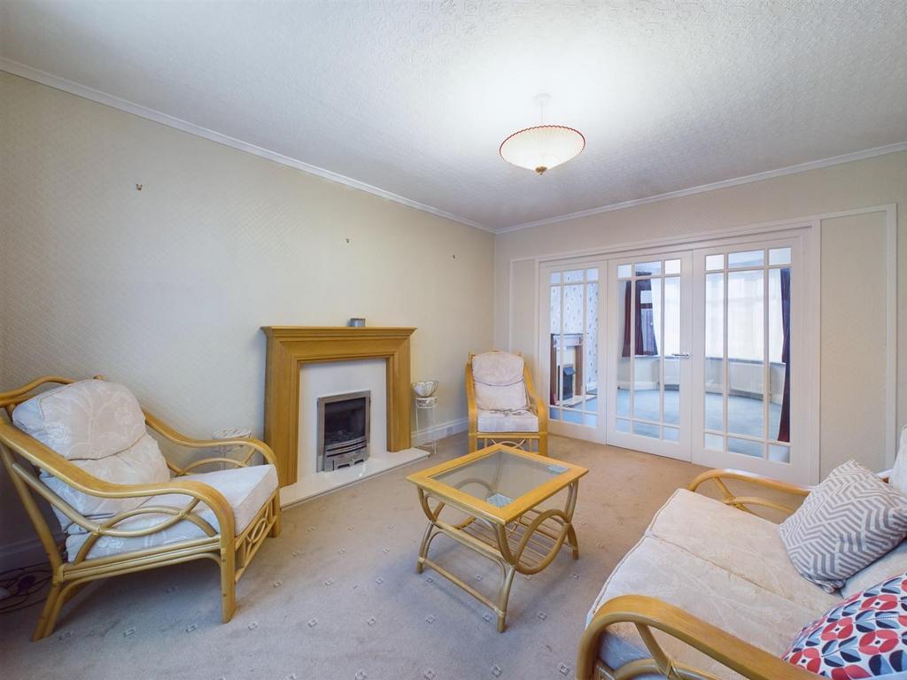 Dining room: