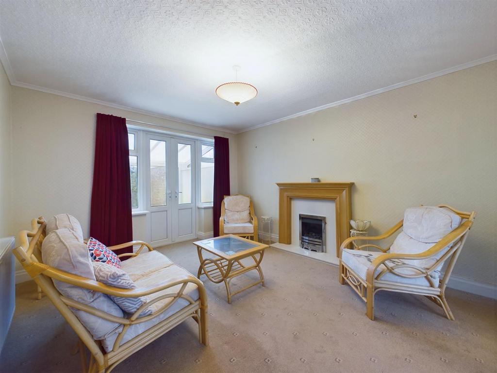 Dining room: