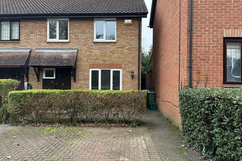 3 bedroom semi-detached house to rent, Larch Grove, Sidcup DA15