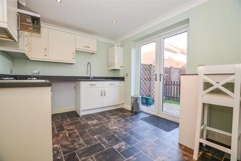 2 bedroom semi-detached house to rent, Garsdale Close, Scunthorpe