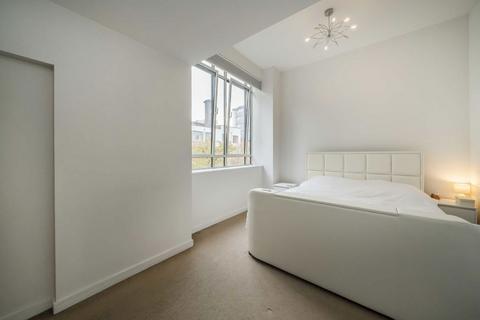 1 bedroom flat for sale, Great West Road, Brentford TW8