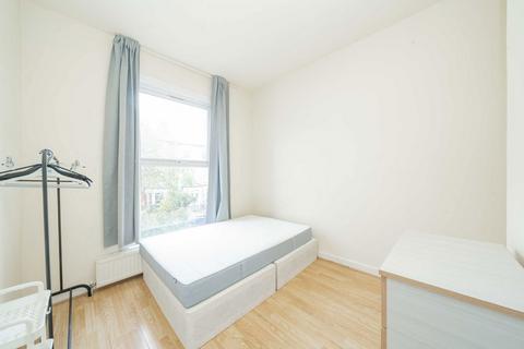 3 bedroom flat to rent, Wilberforce Road, London N4