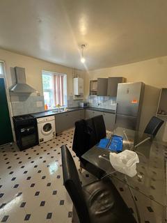 4 bedroom terraced house to rent, Leeds LS6