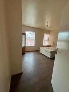 4 bedroom terraced house to rent, Leeds LS6