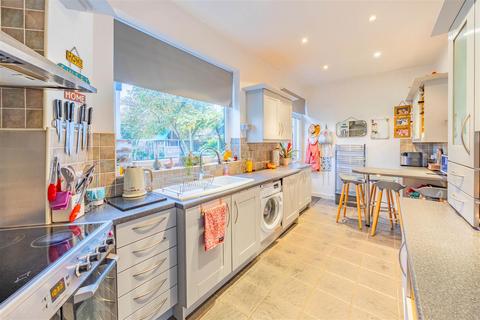 4 bedroom semi-detached house for sale, WOODCOTE ROAD, Leigh-On-Sea