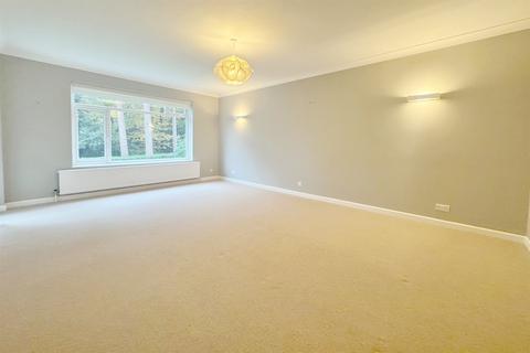 2 bedroom flat to rent, Branksome Park