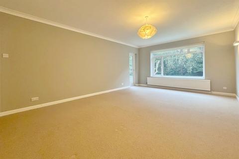 2 bedroom flat to rent, Branksome Park