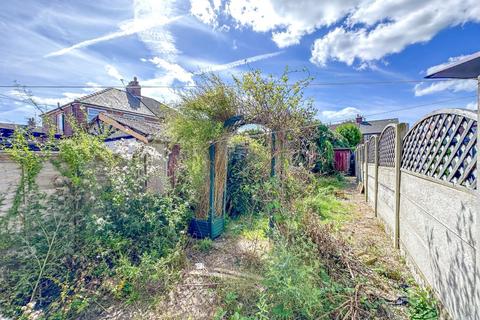 3 bedroom semi-detached house for sale, Neath Road, Scunthorpe, North Lincolnshire, DN16