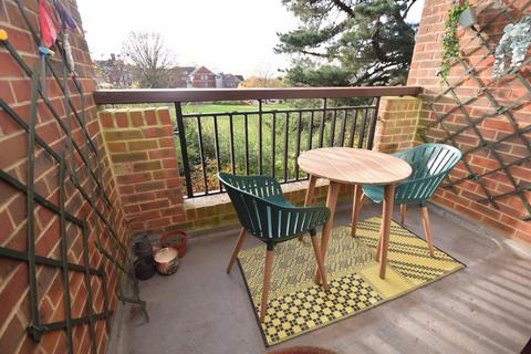 2 bedroom apartment for sale, Morley Road, Farnham, Surrey, GU9