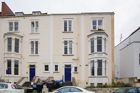 3 bedroom flat to rent, West Park, Bristol BS8