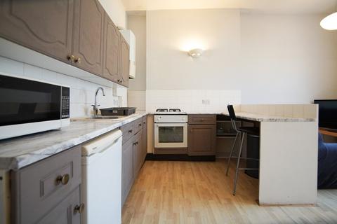 3 bedroom flat to rent, West Park, Bristol BS8