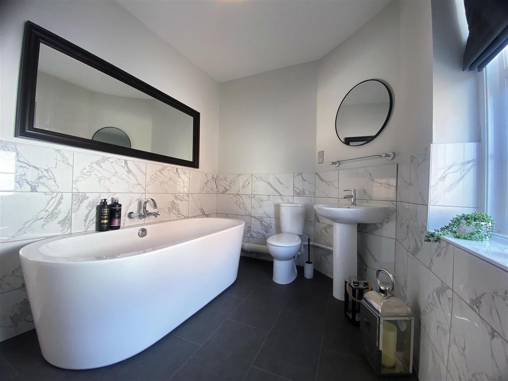 Bathroom II.jpg