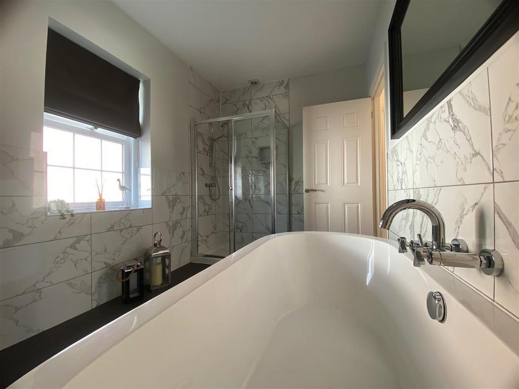 Bathroom I.jpg