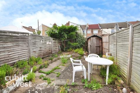 2 bedroom terraced house to rent, Aylesbury Road Portsmouth PO2