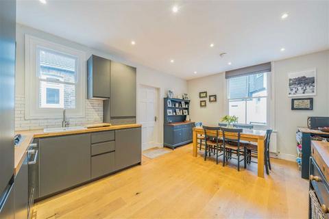 2 bedroom flat for sale, Rudloe Road, London SW12