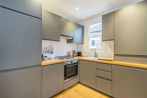 2 bedroom flat for sale, Rudloe Road, London SW12