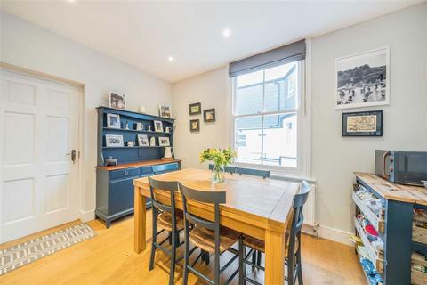 2 bedroom flat for sale, Rudloe Road, London SW12