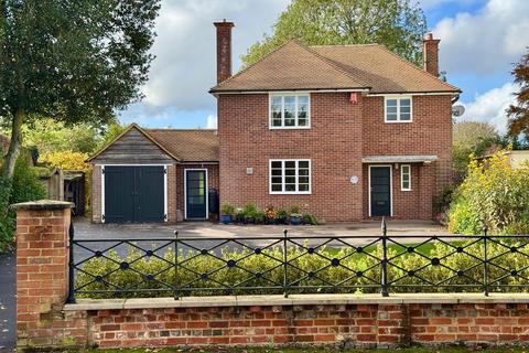 4 bedroom detached house for sale, Donnington Square, Newbury RG14