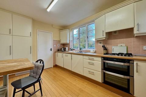 4 bedroom detached house for sale, Donnington Square, Newbury RG14