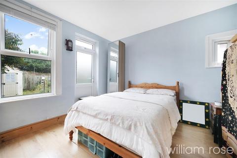 2 bedroom maisonette for sale, Bemsted Road, London E17