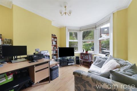 2 bedroom maisonette for sale, Bemsted Road, London E17