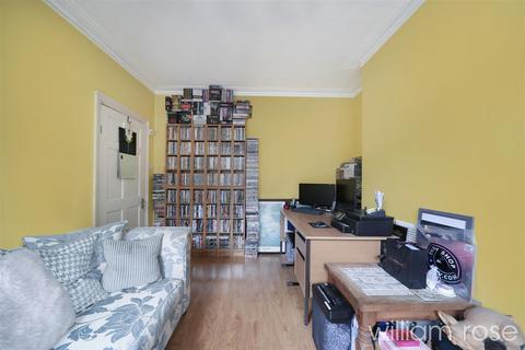 2 bedroom maisonette for sale, Bemsted Road, London E17