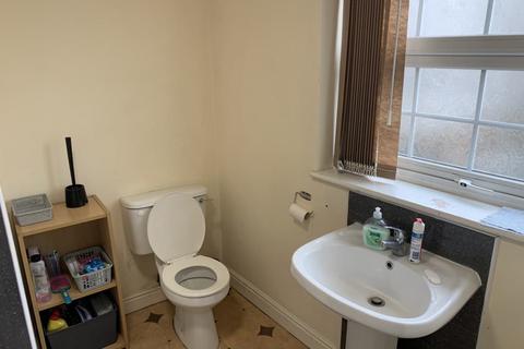 2 bedroom flat to rent, Raglan Road, Leeds LS6