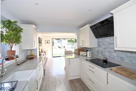 5 bedroom detached house for sale, Aquila Park, Seaford