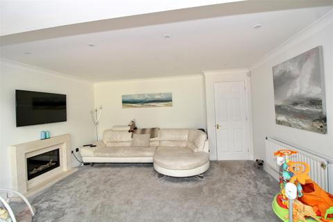 5 bedroom detached house for sale, Aquila Park, Seaford