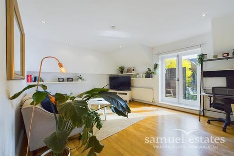 1 bedroom flat for sale, Vant Road, London, SW17