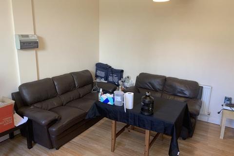 2 bedroom flat to rent, Raglan Road, Leeds LS6