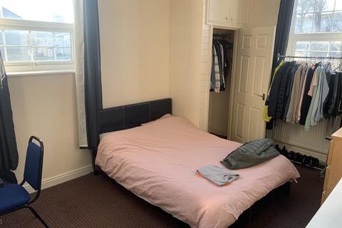 2 bedroom flat to rent, Raglan Road, Leeds LS6