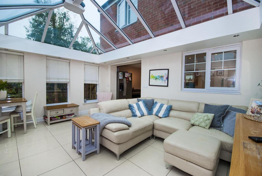 Summer Room/Family Room
