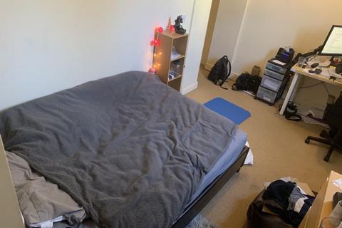 3 bedroom flat to rent, Raglan Road, Leeds LS6