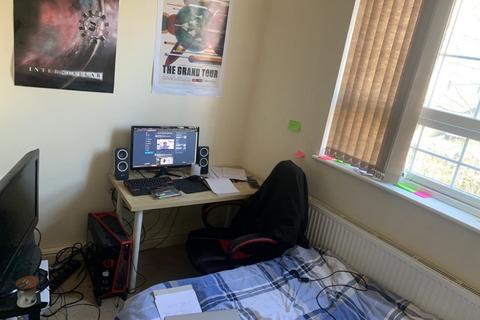 3 bedroom flat to rent, Raglan Road, Leeds LS6